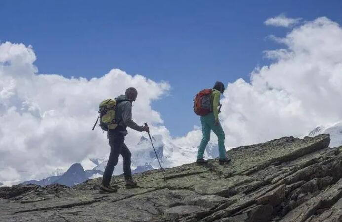 Quais são as vantagens e desvantagens do alpinismo?