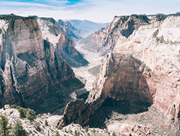 十分险峻的峡谷高清风景图片