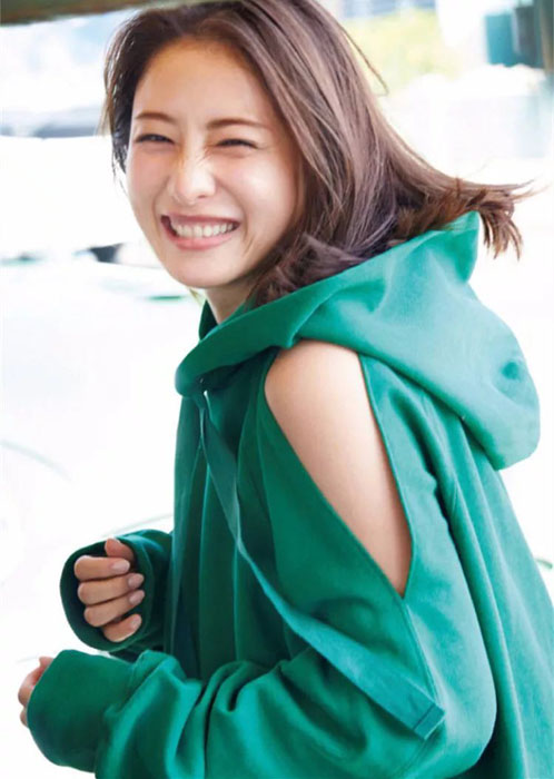 日本美女石原里美绿色卫衣可爱写真