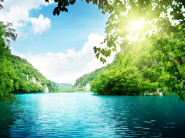 阳光洒在湖面上高清风景图片