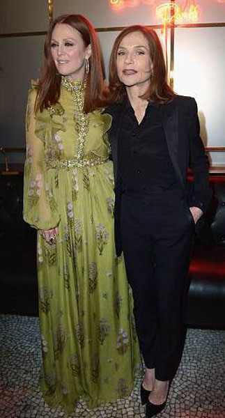 朱丽安·摩尔出席巴黎时装周欧莱雅晚宴现场图片
