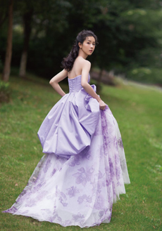 陈都灵紫色抹胸裙高贵优雅写真图片