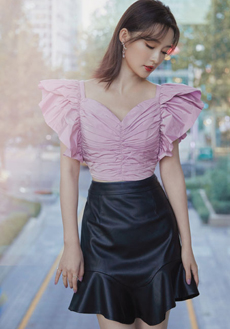 李沁香芋紫蝴蝶袖上衣甜美温婉写真图片