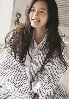韩国女演员金智媛时尚杂志写真图片