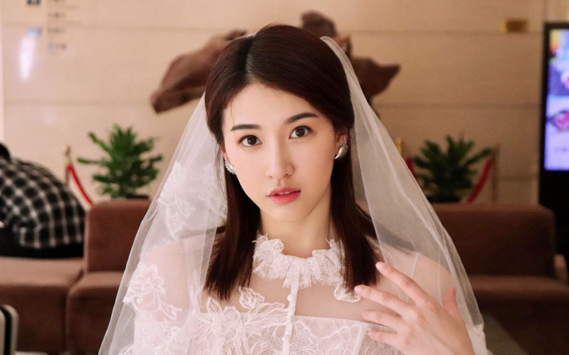 杜雨宸白色婚纱优雅唯美写真图片