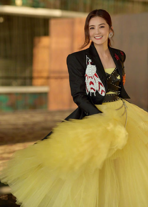 蔡卓妍黄色纱裙明亮迷人写真图片