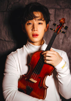 刘宪华针织高领衫小提琴写真图片