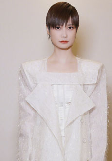 李宇春白色套装冷冽写真图片