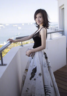 美女明星杨子姗黑色天鹅裙优雅写真图片