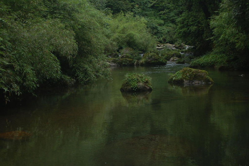 幽静的龙苍沟叠翠溪高清风景图片