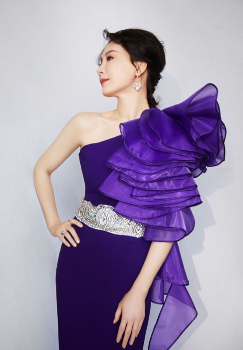 陈数紫色斜肩长裙高级精致写真图片