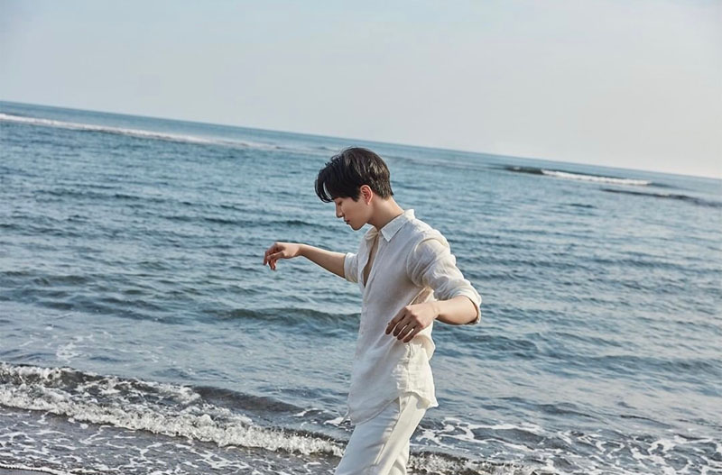 韩国男星李俊昊海边性感写真图片
