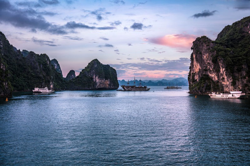 美丽的越南下龙湾高清风景图片