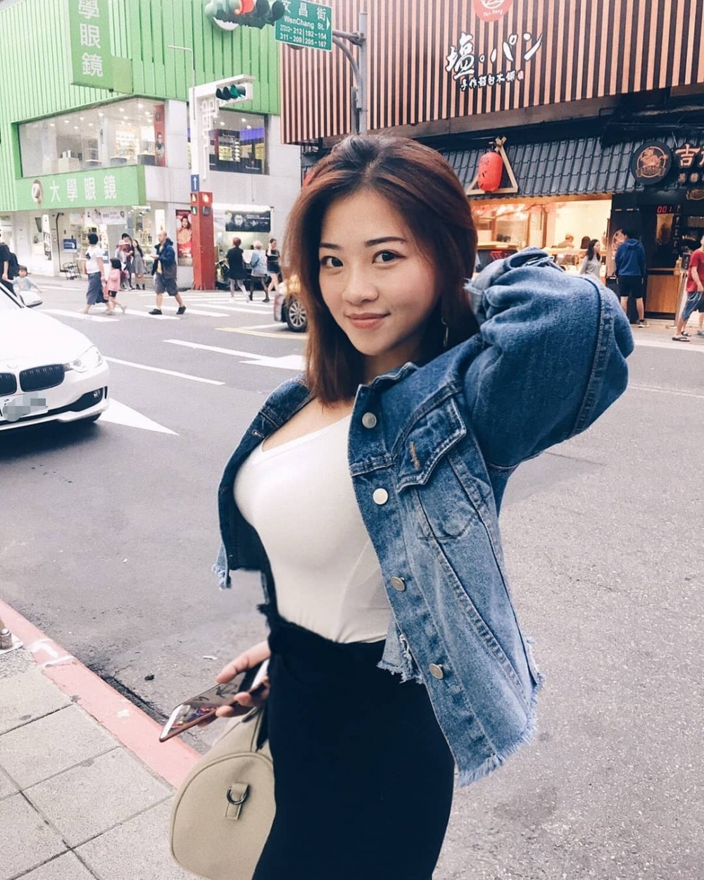 韩国大奶网络美女街头生活照比基尼性感图片