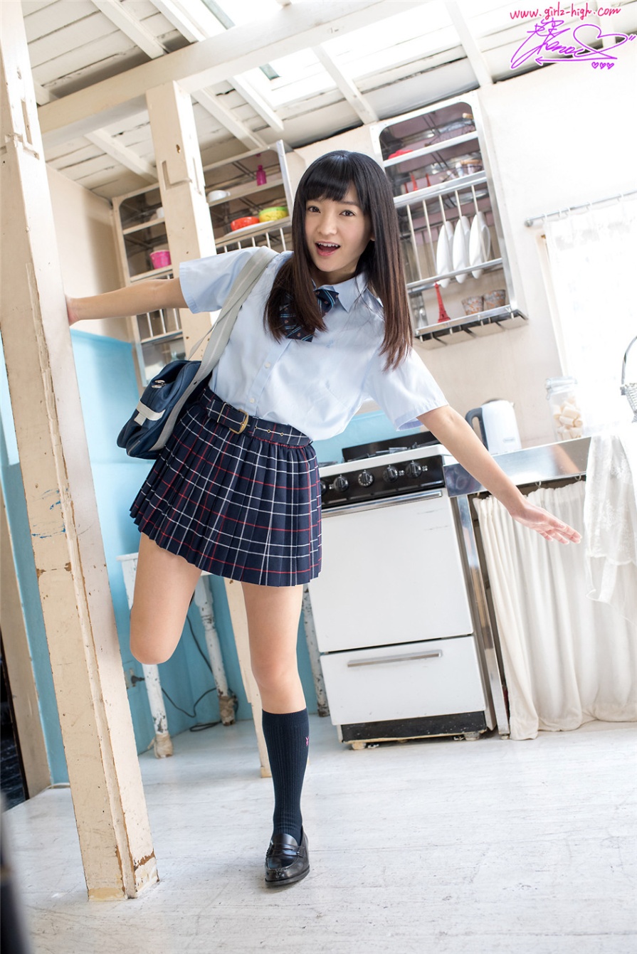 日本少女西永彩奈学生制服撩裙大尺度私房照